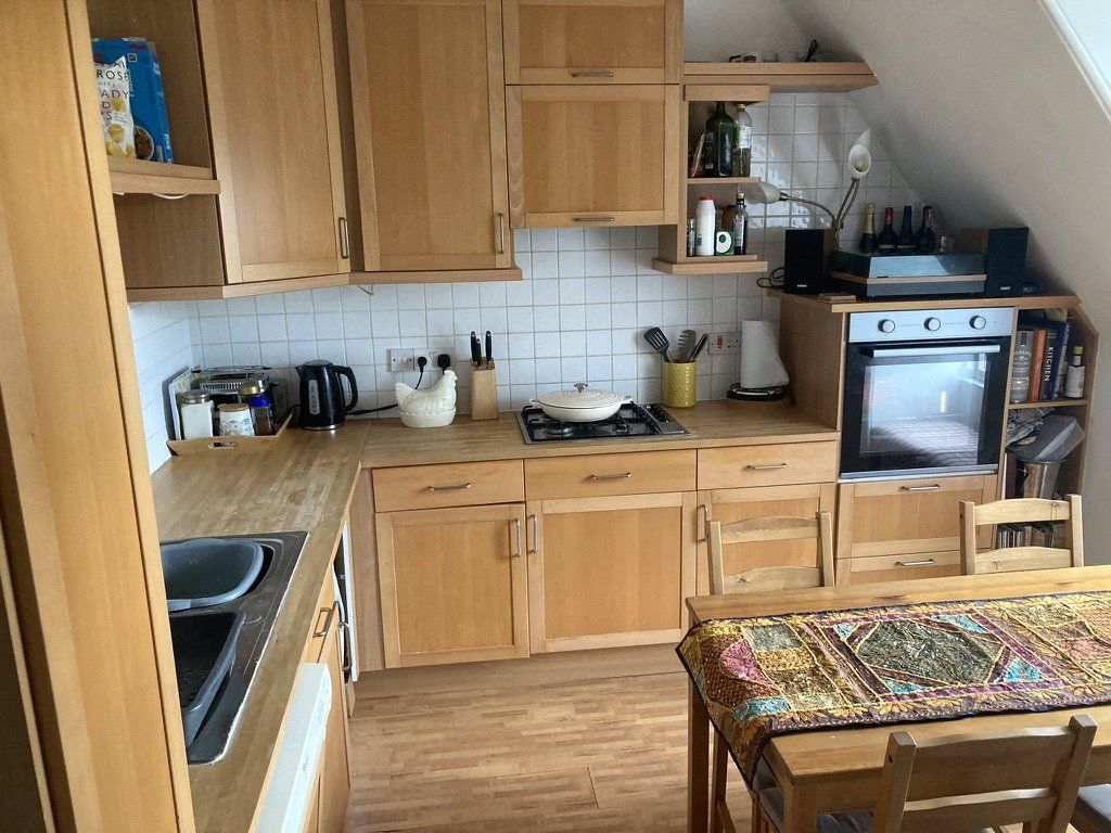 Property photo 3 of 25 Kitchen