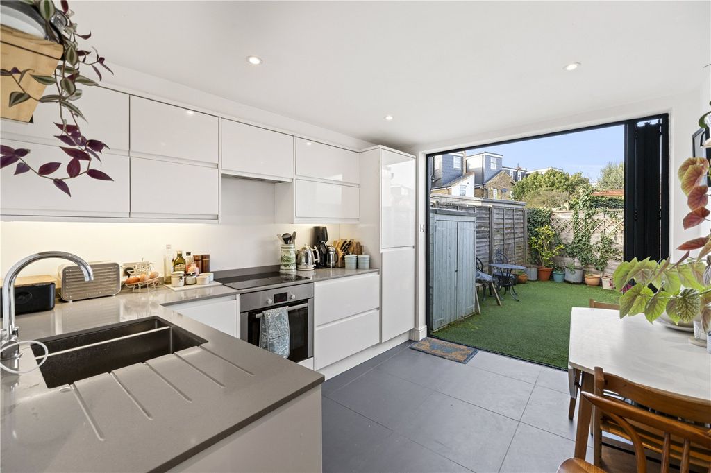 Property photo 3 of 11 Picture No. 29