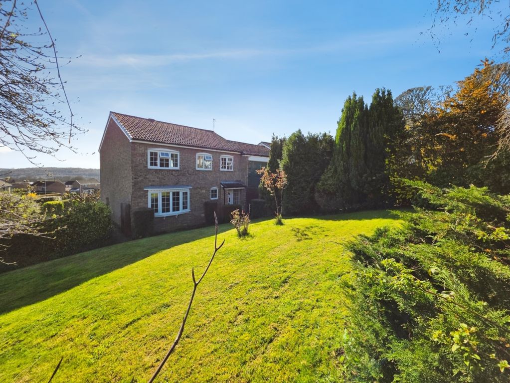 Property photo 2 of 39 Front Aspect