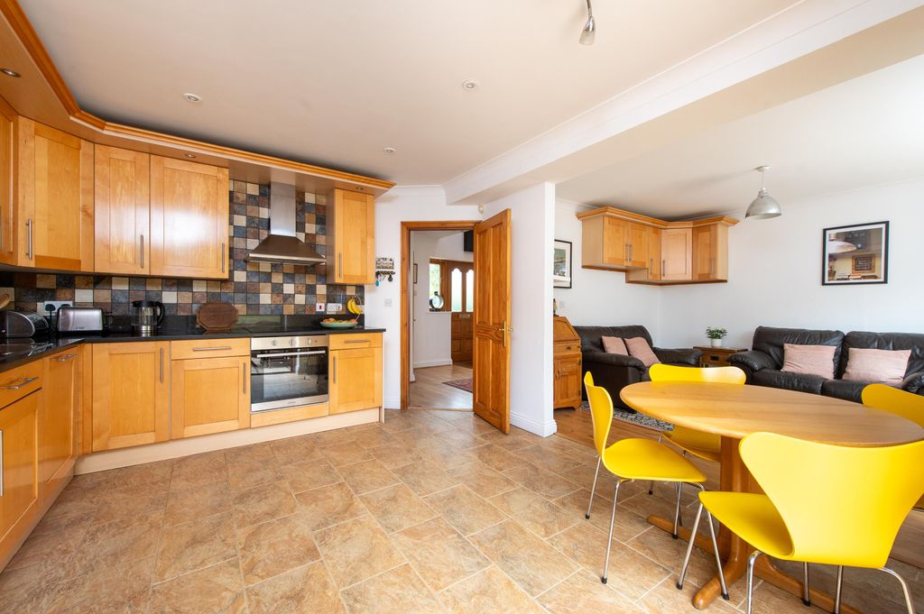 Property photo 3 of 31 Image