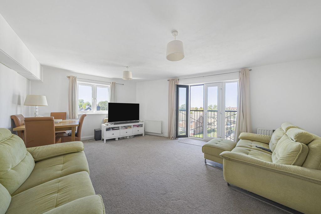 Property photo 2 of 11 Living Room