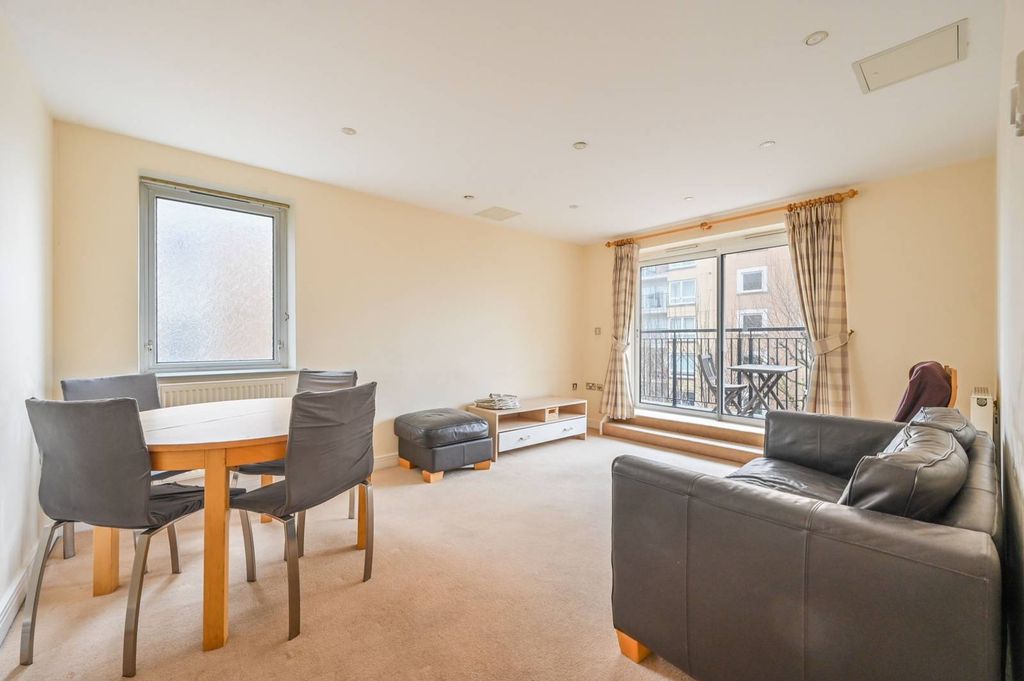 Property photo 2 of 8