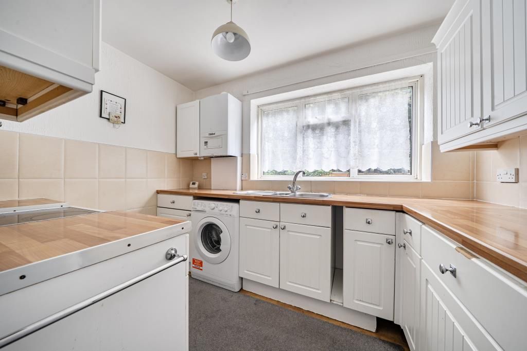 Property photo 3 of 16 Kitchen