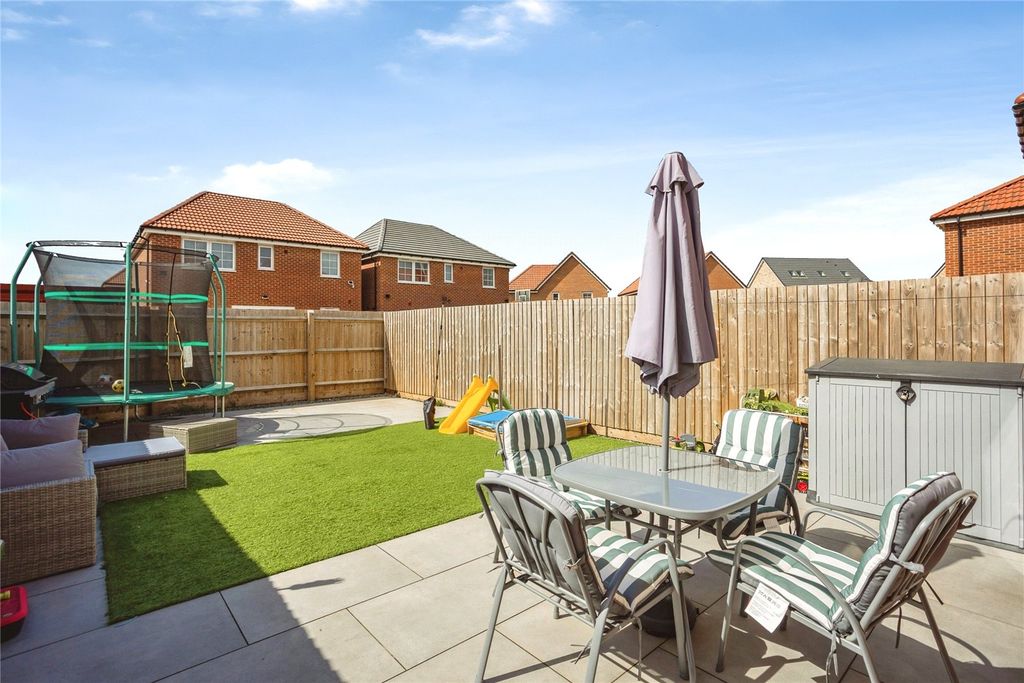 Property photo 2 of 18 Picture No. 27