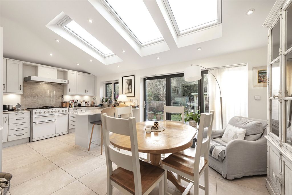 Property photo 3 of 18 Kitchen