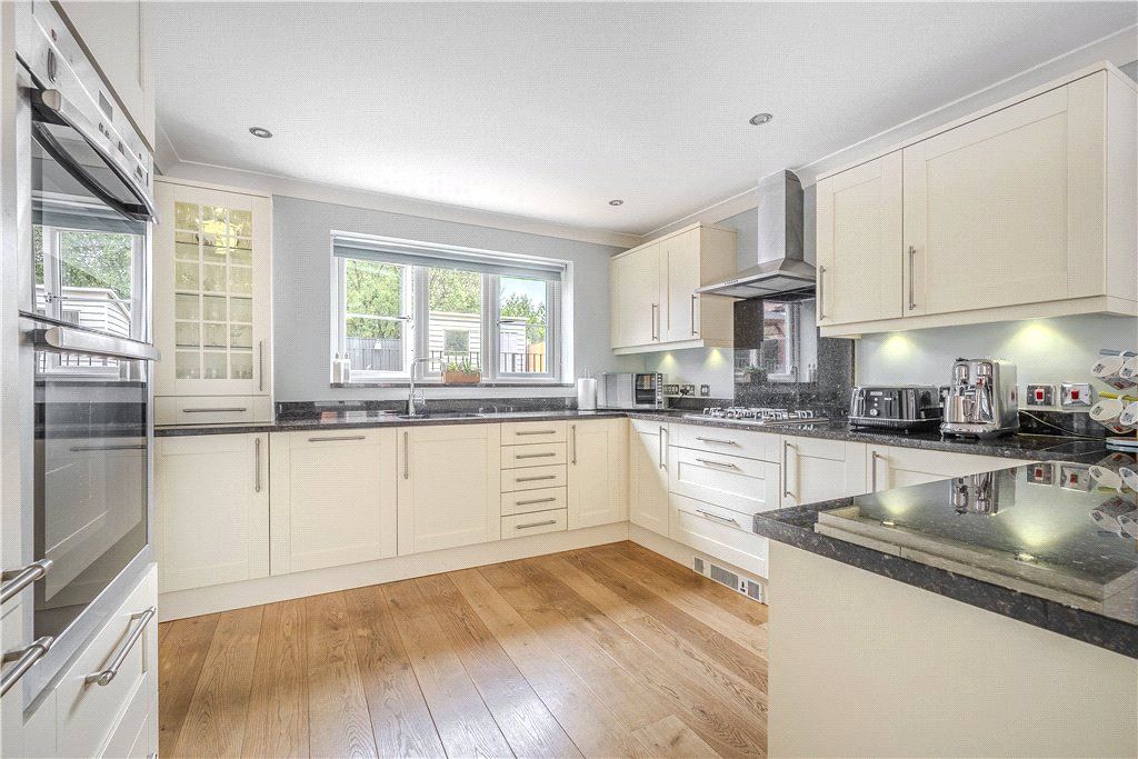 Property photo 3 of 22 Kitchen