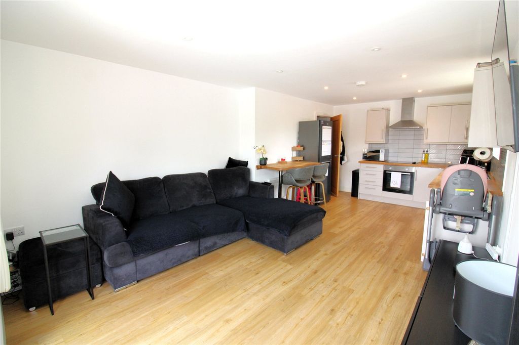 Property photo 2 of 15 Picture No. 11