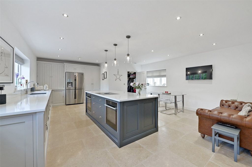 Property photo 2 of 14 Kitchen