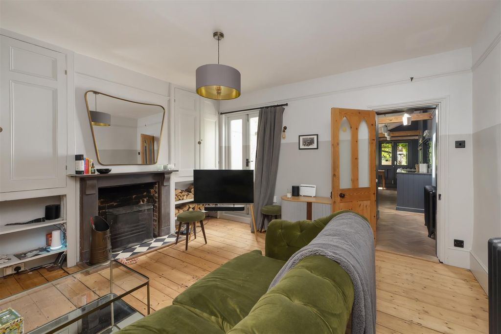 Property photo 2 of 17 Canterbury Road, Whitstable