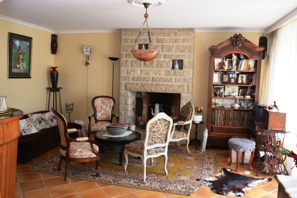 Property photo 3 of 31