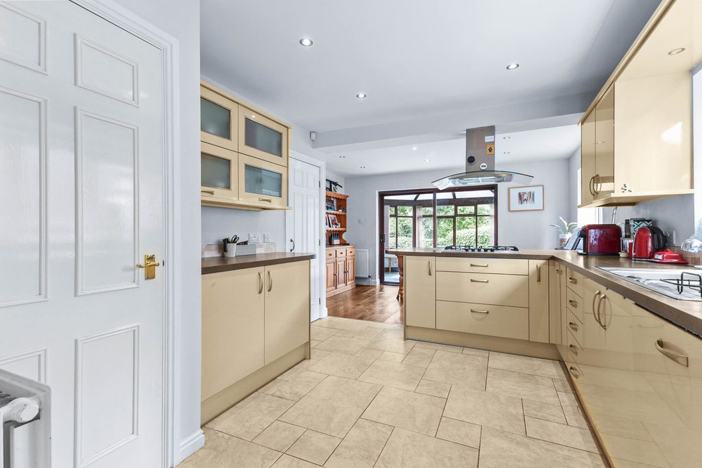 Property photo 2 of 19 Kitchen / Dining Room