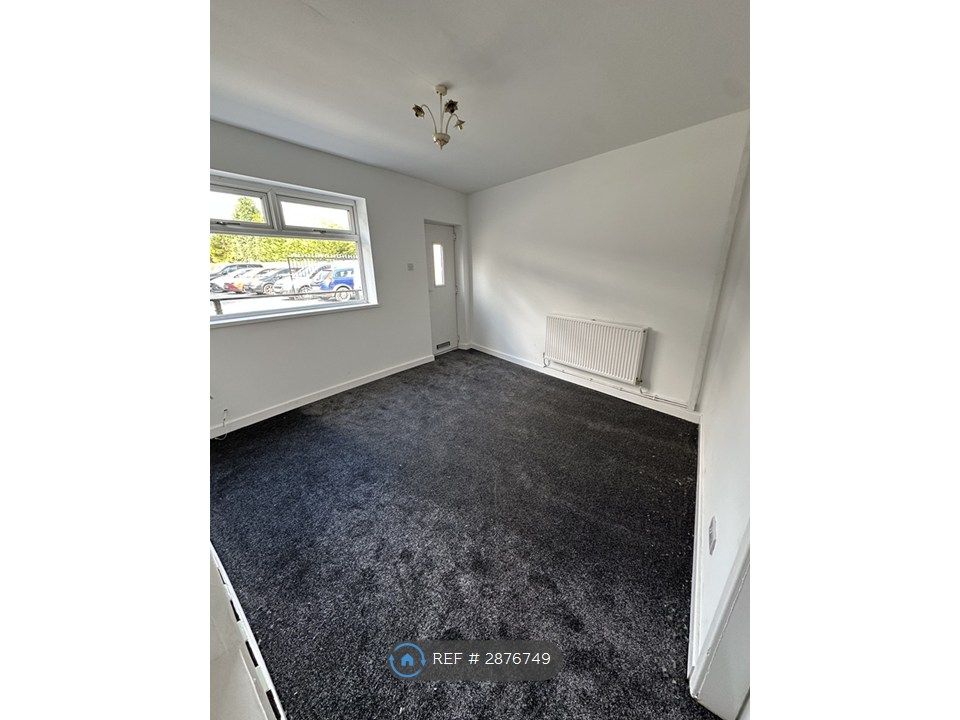 Property photo 3 of 13 Lounge