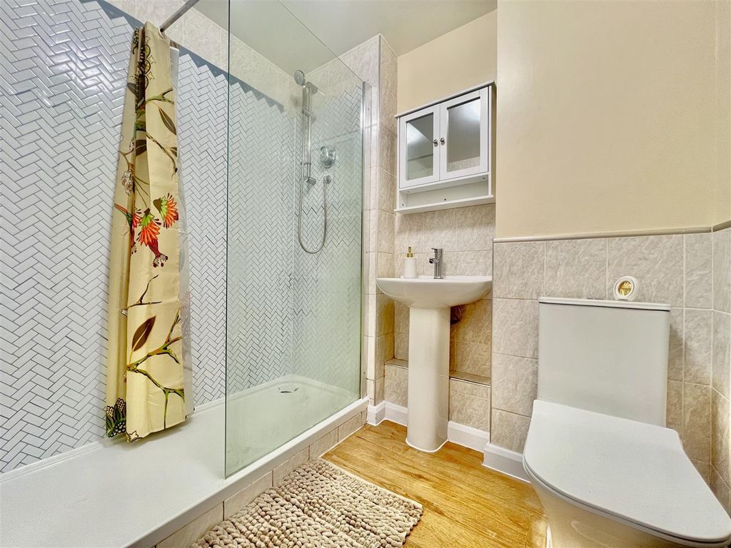 Property photo 3 of 9 Family Bathroom