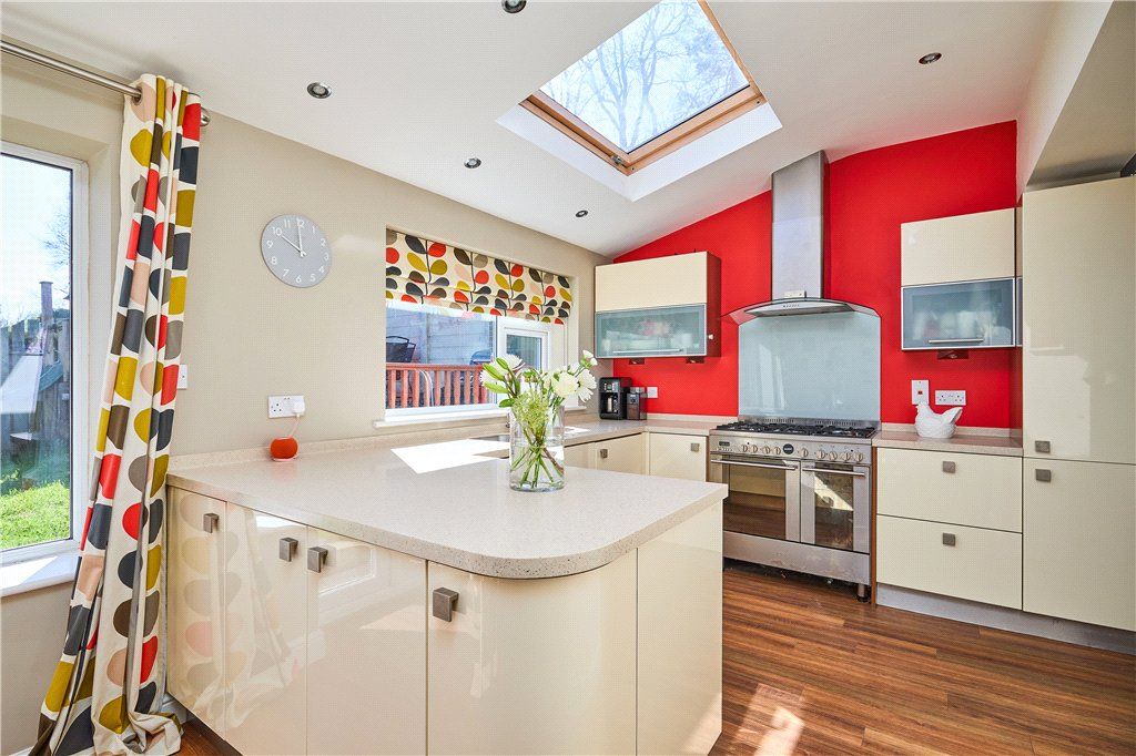 Property photo 3 of 19 Kitchen