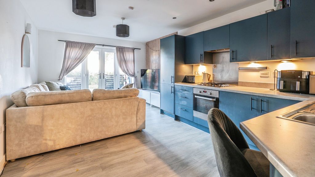 Property photo 2 of 9