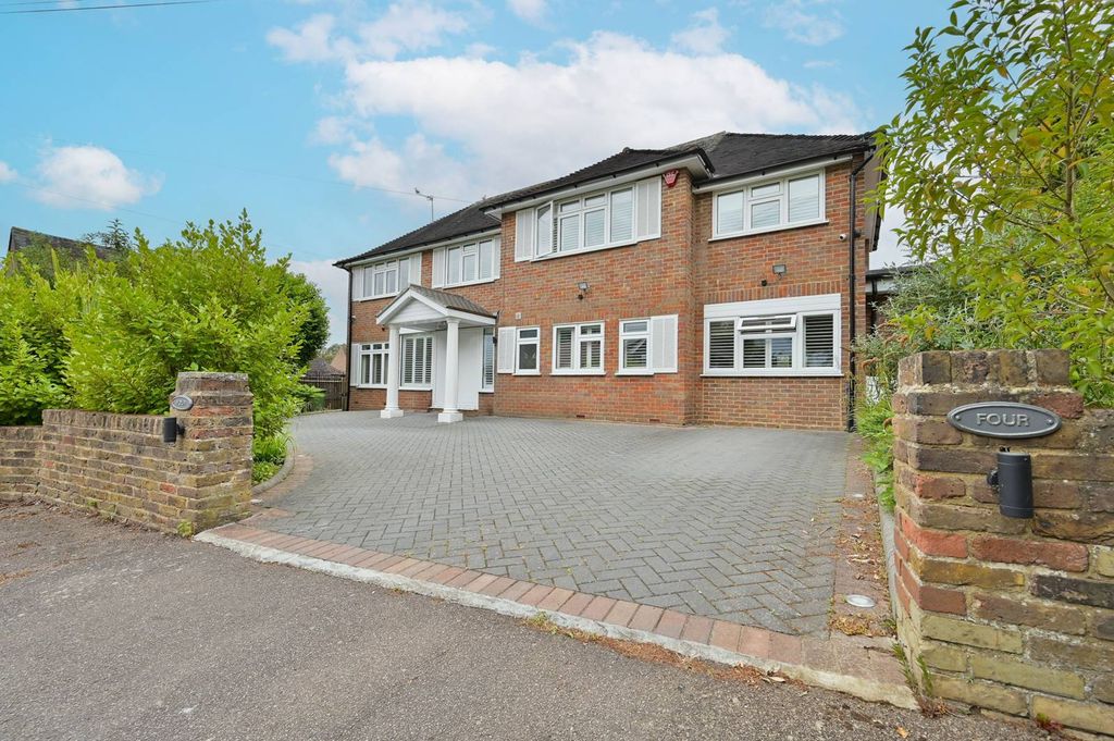 Property photo 3 of 46