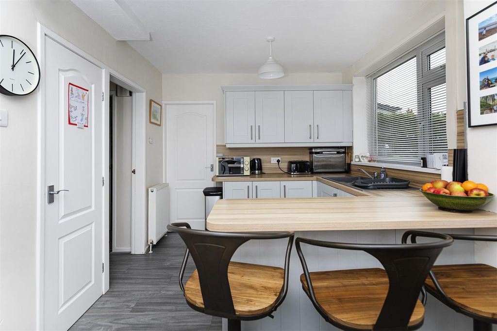 Property photo 2 of 35 Breakfast Kitchen