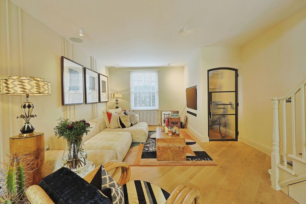 Property photo 3 of 20 Pbox-Img.Jpg