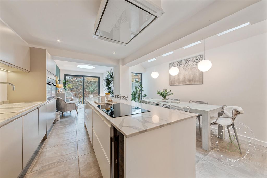 Property photo 2 of 33 Llanfair-Road-04.Jpg