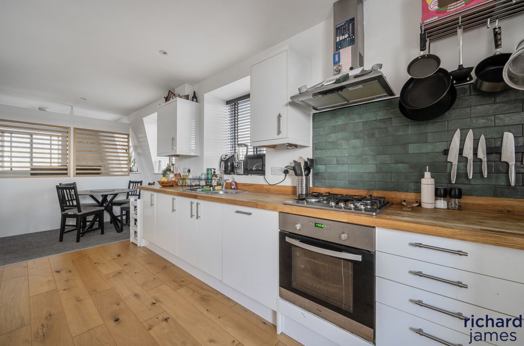 Property photo 2 of 12 ee048Ff55F1c49Ea8B35A3E9217dc8De