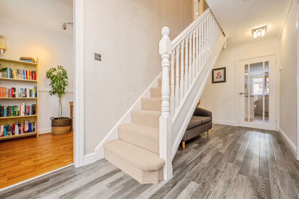 Property photo 2 of 20