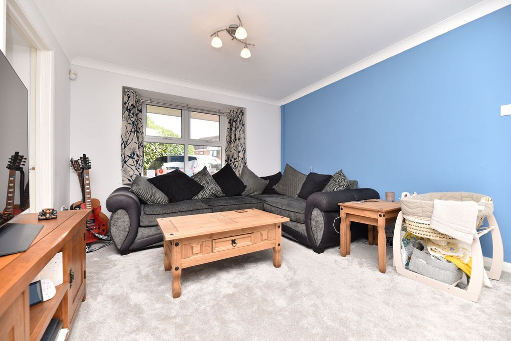 Property photo 2 of 25