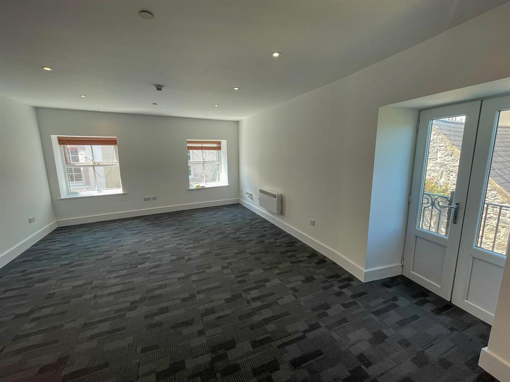 Property photo 2 of 10 19 The Courtyard-8.Jpg