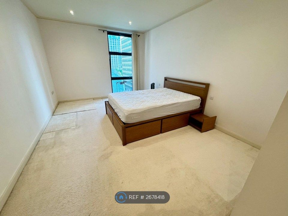 Property photo 3 of 11 Master Bedroom (O/W)