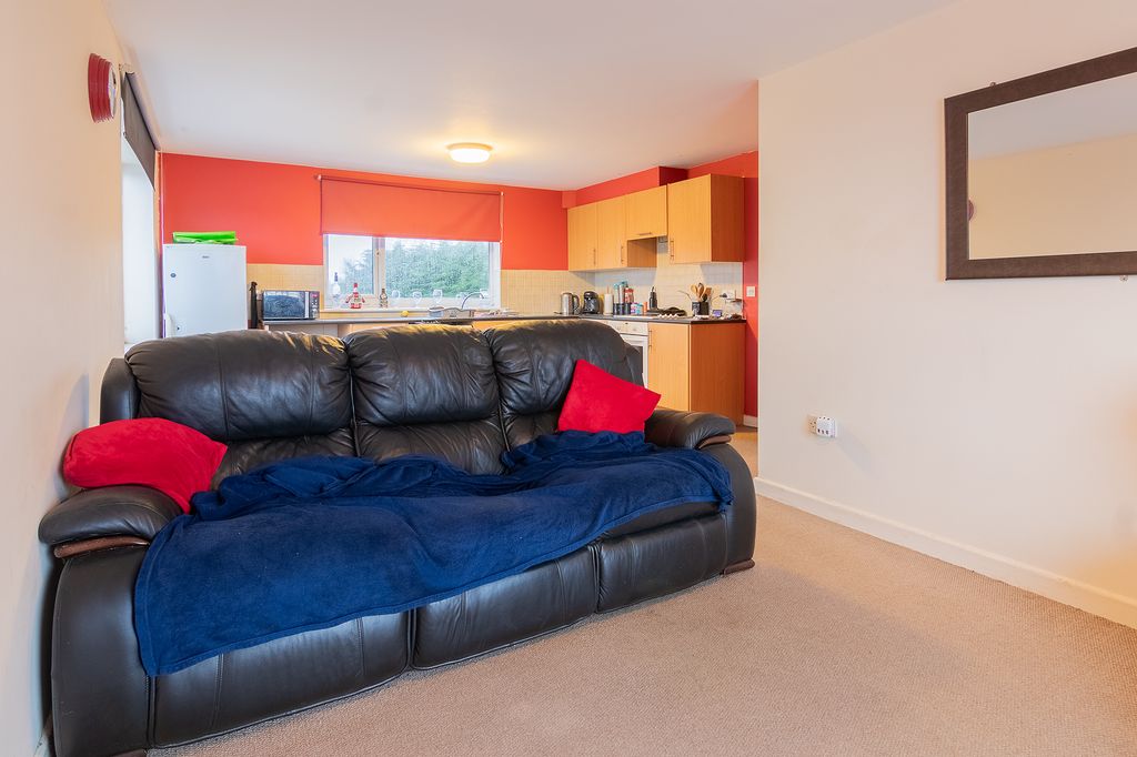 Property photo 2 of 17 Lounge
