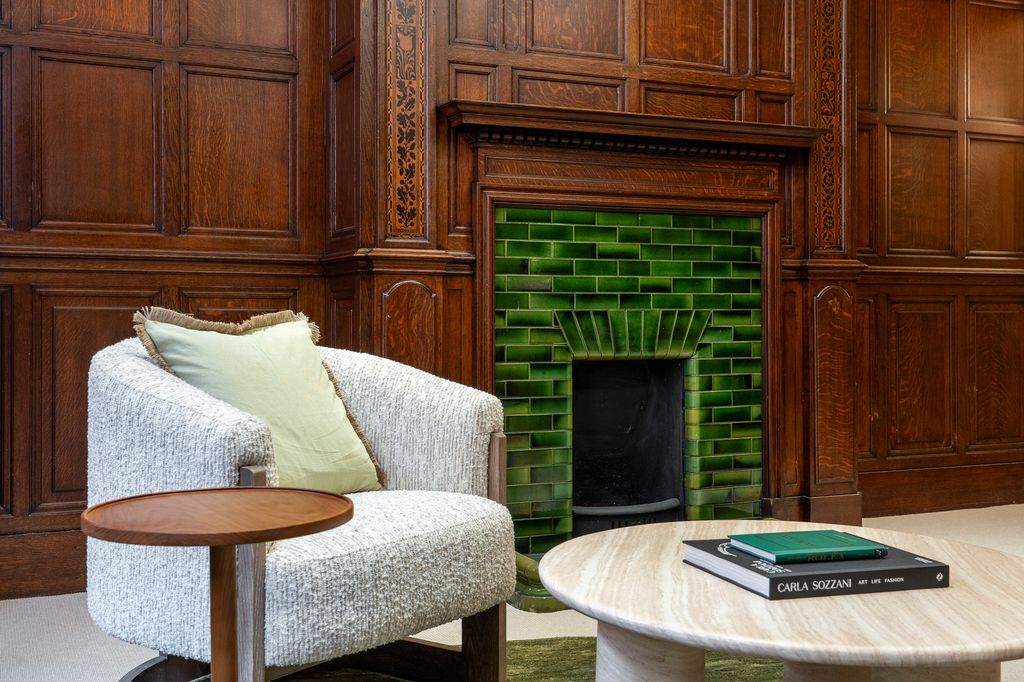 Property photo 3 of 18 Secret Room Detail