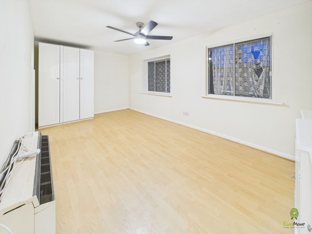 Property photo 2 of 7 Presented By Clinton At Ewemove Bexleyheath And Da