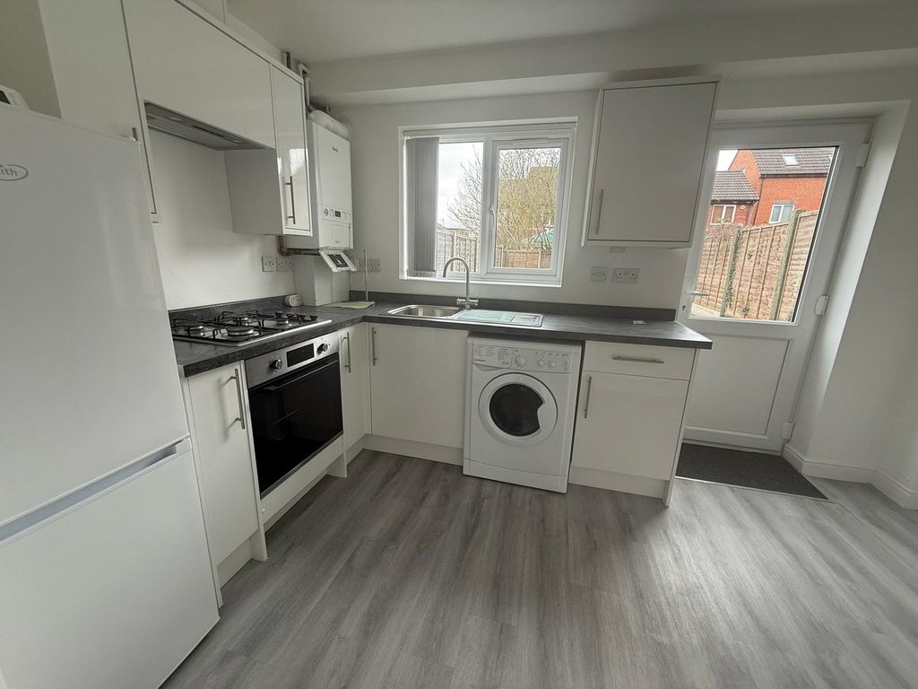 Property photo 2 of 9 Kitchen