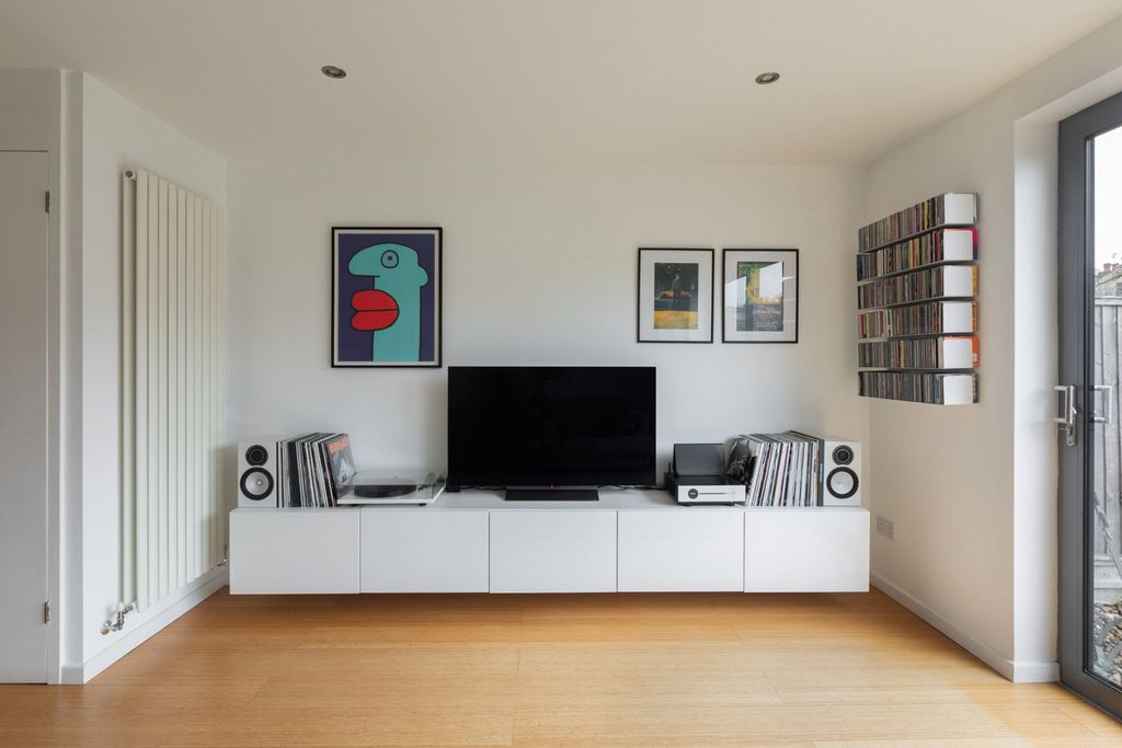 Property photo 3 of 18 Walter Besant House, E1