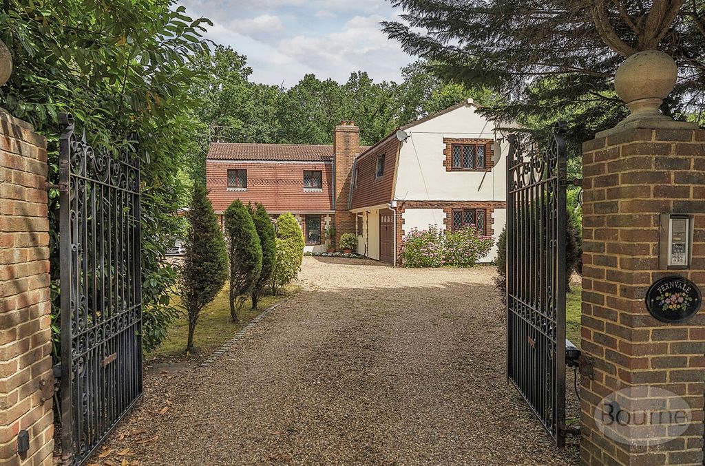 Property photo 1 of 32 32Ccadbc-Aba7-4Cf...