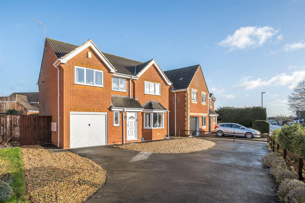 Property photo 1 of 18 1415578-34-6992E7694d06B-Arw-1.Jpg