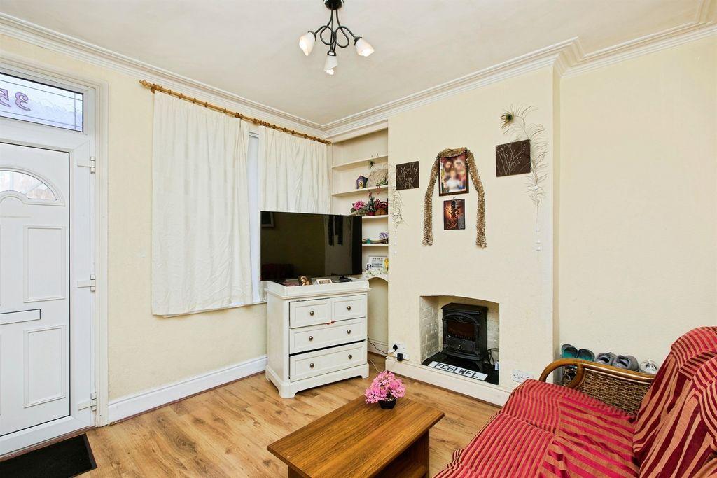 Property photo 2 of 8