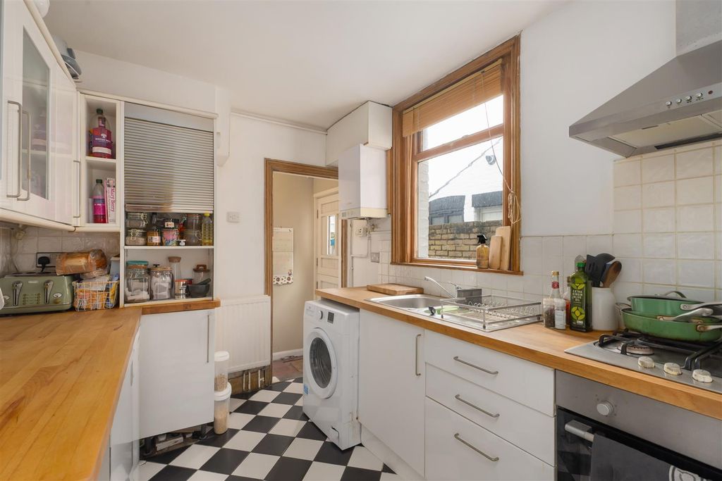 Property photo 2 of 12 Albert Street, Whitstable