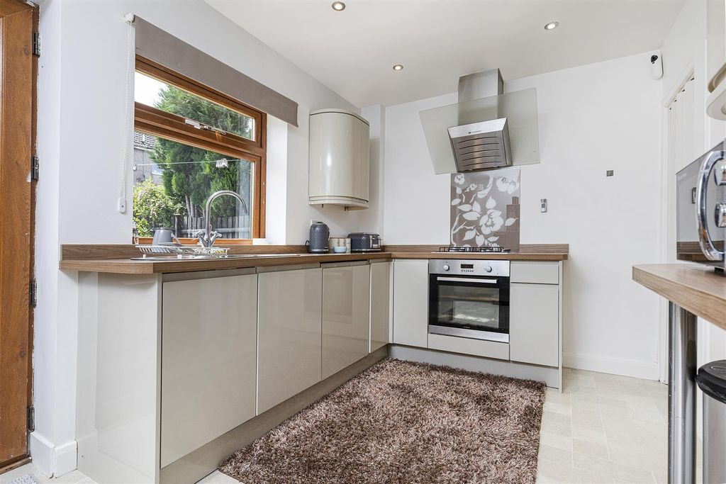Property photo 3 of 35 Breakfast Kitchen