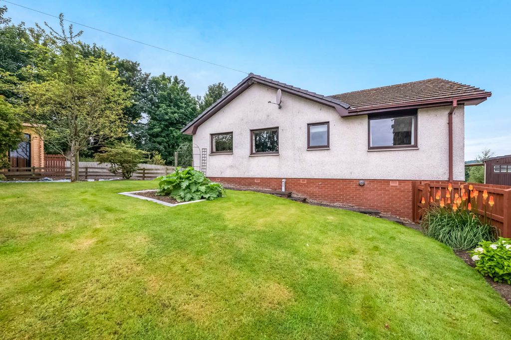 Property photo 1 of 32