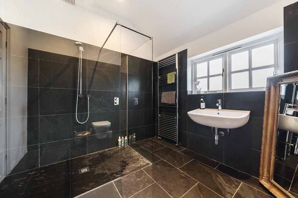 Property photo 3 of 13 Bathroom
