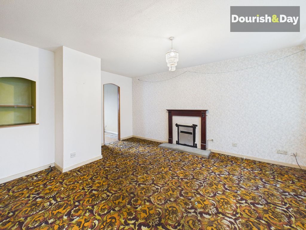 Property photo 2 of 11 Living / Dining Room