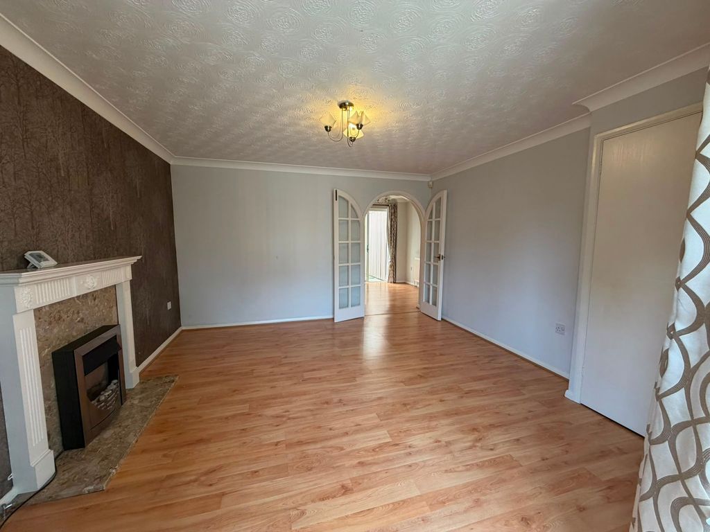 Property photo 2 of 28