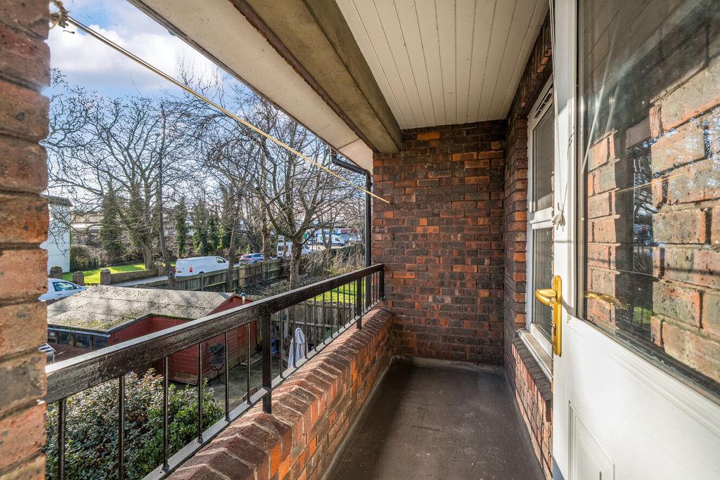 Property photo 1 of 15 1408689-1-6983526...