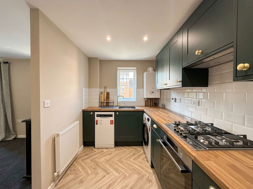 Property photo 2 of 8 Kitchen