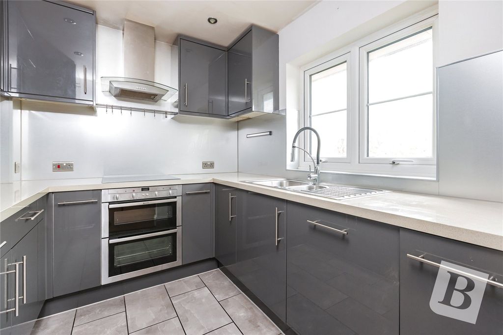 Property photo 3 of 12 Kitchen