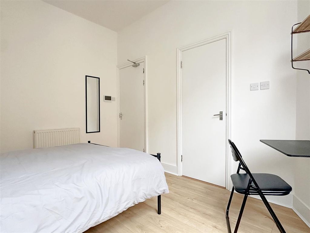 Property photo 2 of 12 Bedroom 2 (1).Jpg