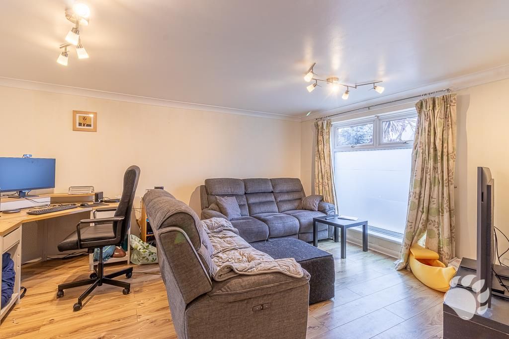 Property photo 2 of 24 Lounge