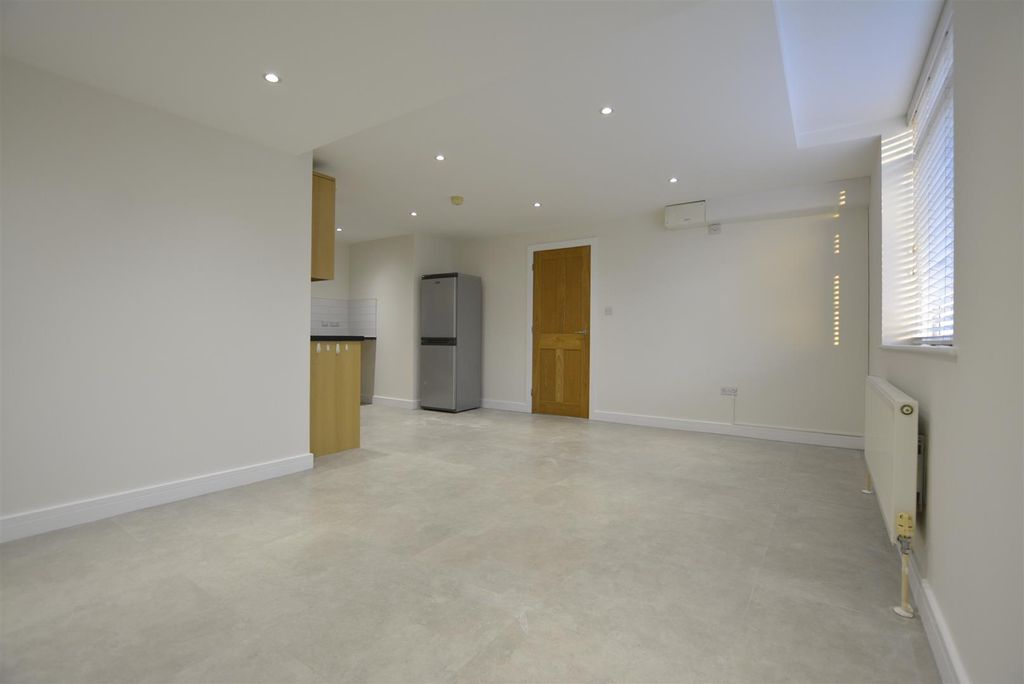 Property photo 2 of 10 Kitch Living.Jpg