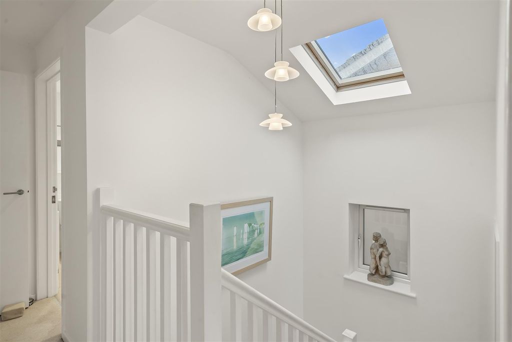 Property photo 3 of 24 143A Battenhall Rd-19.Jpg