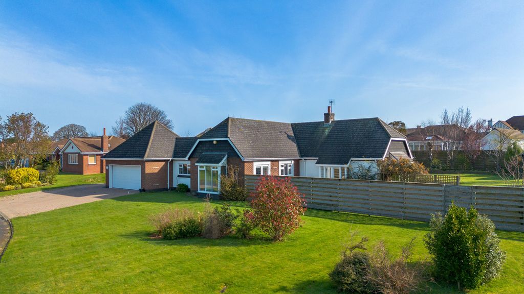 Property photo 2 of 33